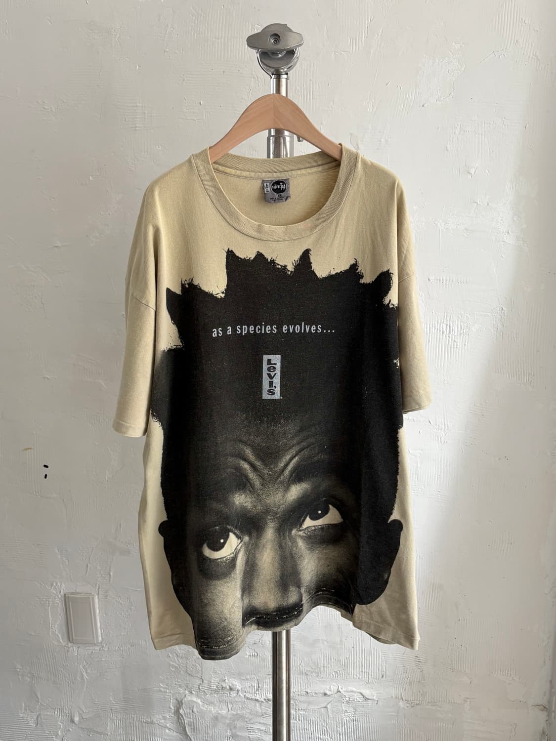 Levi’s 리바이스 90‘s 실버탭 바스키아 프린팅 반팔 티 상품이미지1