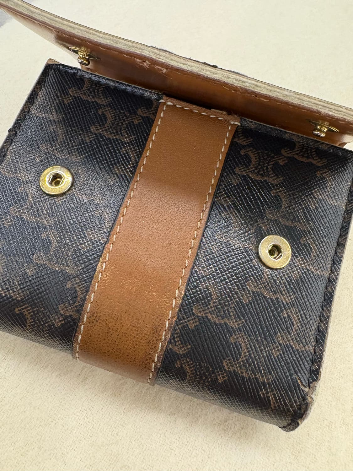 셀린느 메카담 트라이폴드 지갑 상품이미지3