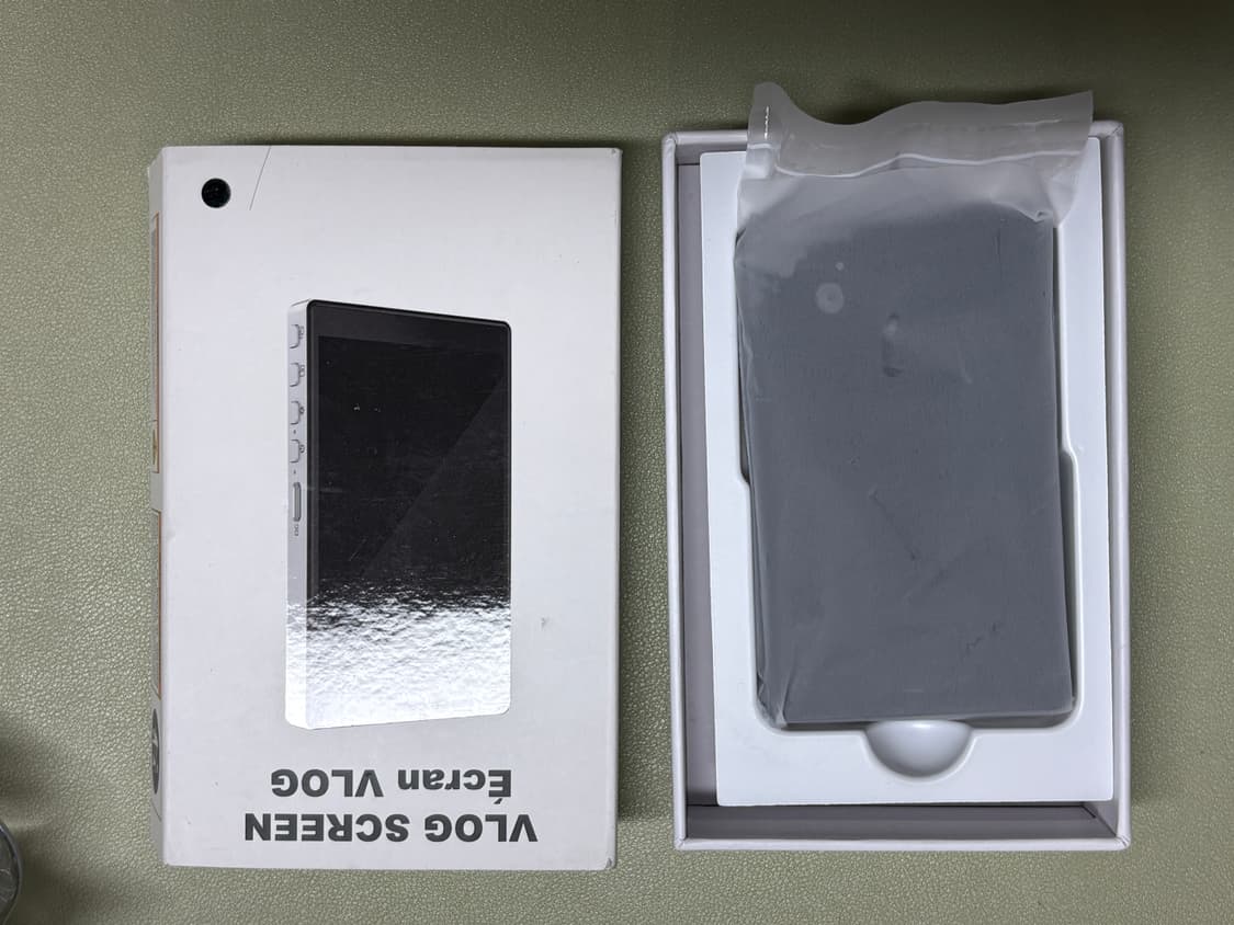 맥세이프 브이로그 후면 셀카 미러링 모니터 미사용 새제품 판매 상품이미지2