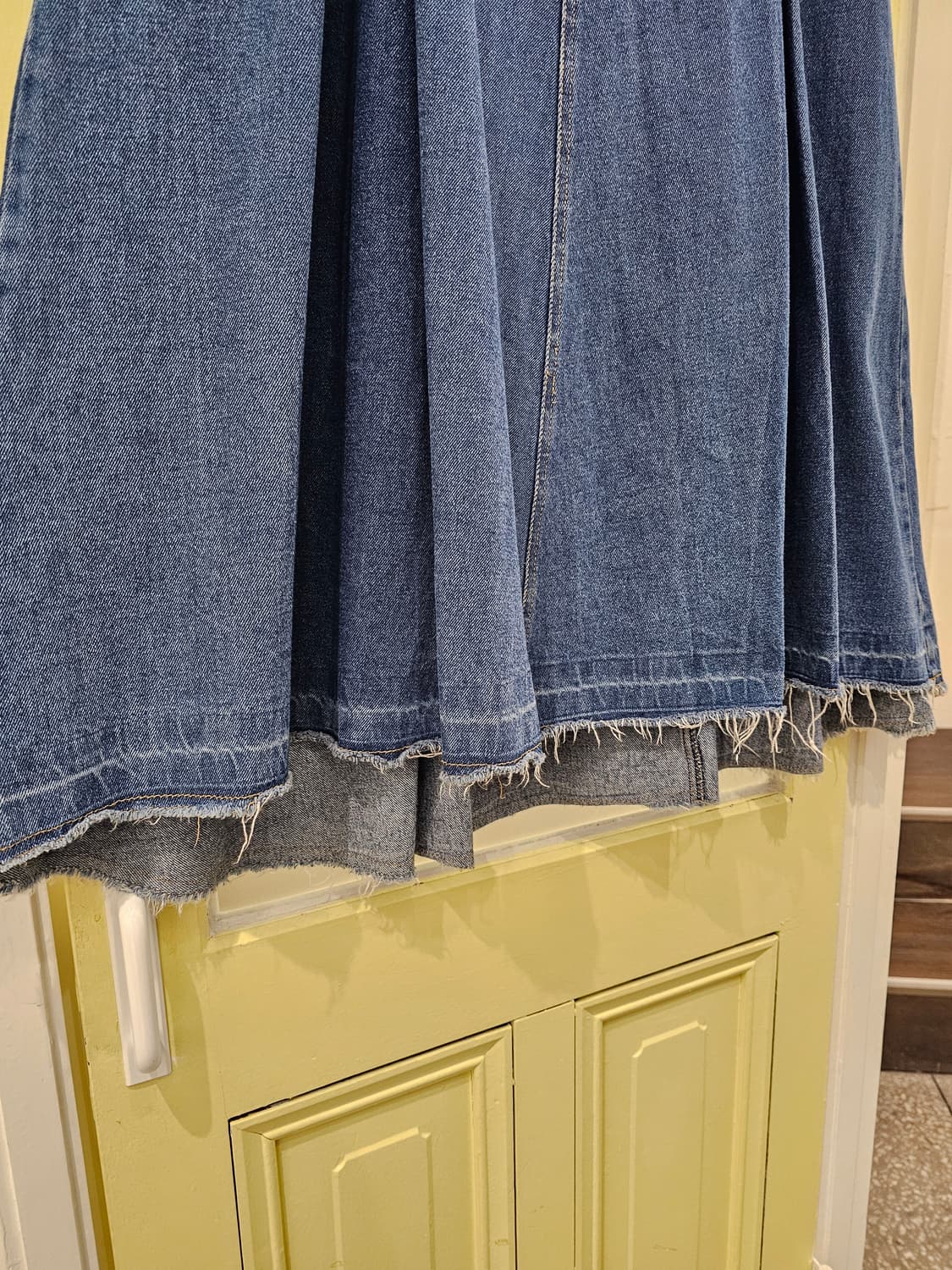 데님 핀턱 언발 롱스커트 상품이미지3