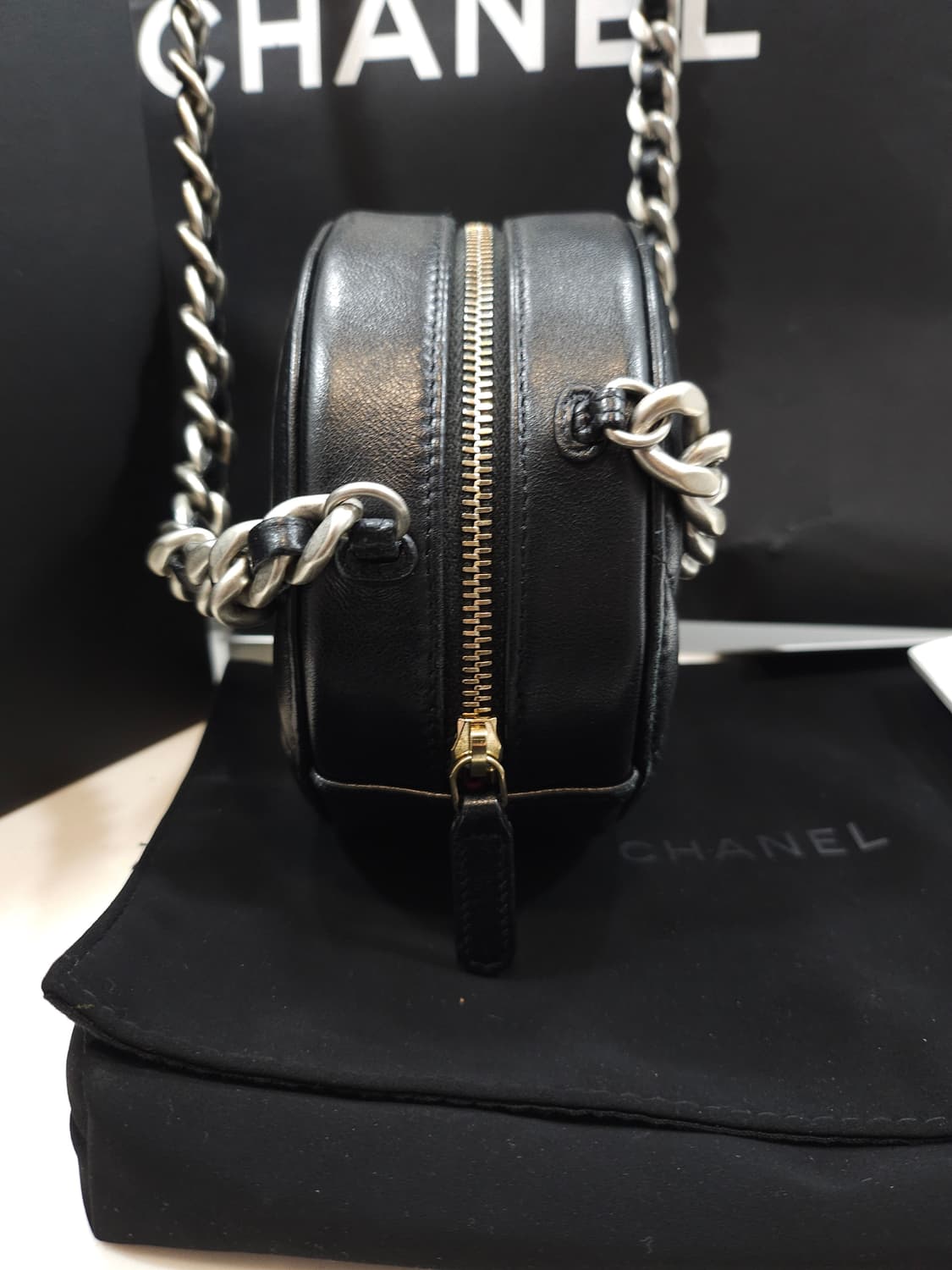 [새상품급] 샤넬 블랙 램스킨 19 탬버린 체인 크로스백 은장 상품이미지8