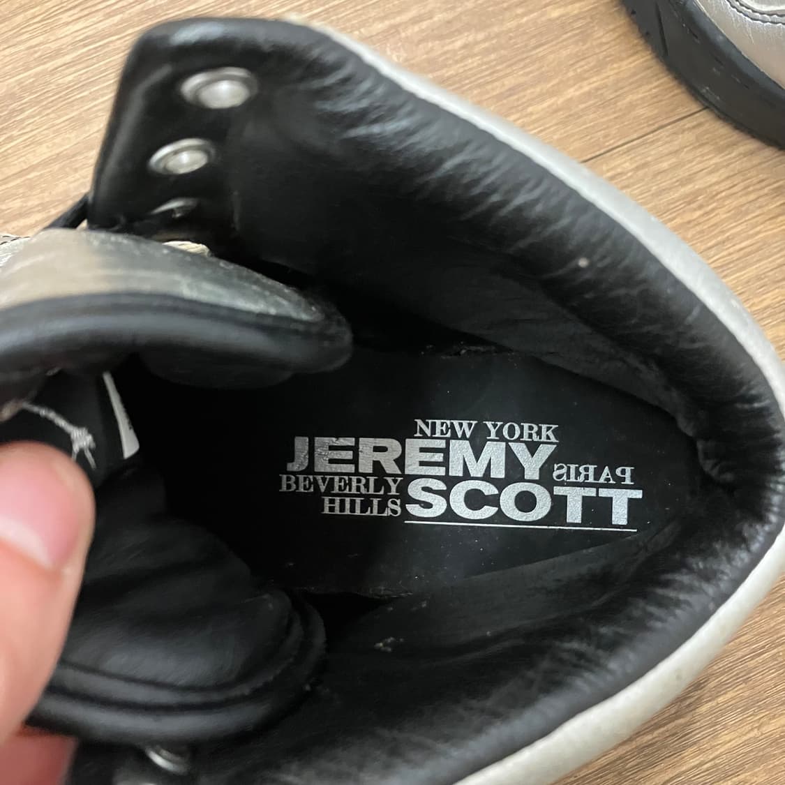 N239 아디다스 제레미스캇 실버윙 하이탑 상품이미지7