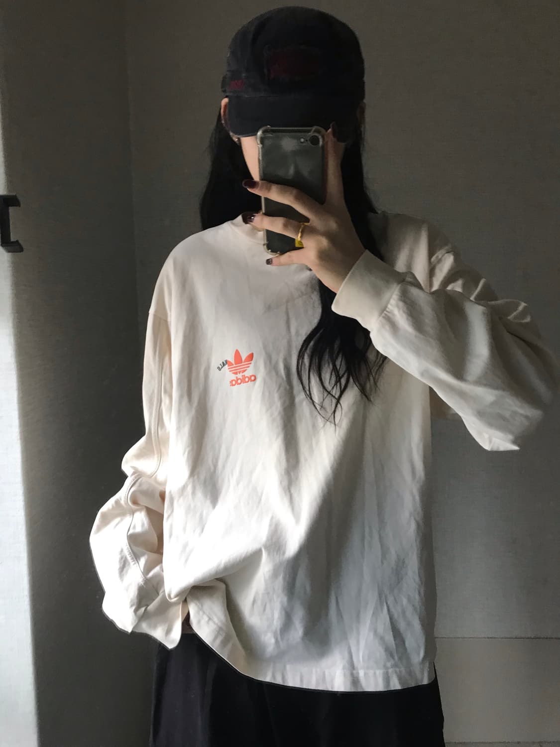 아디다스 아이보리 오버핏 롱슬리브 상품이미지4