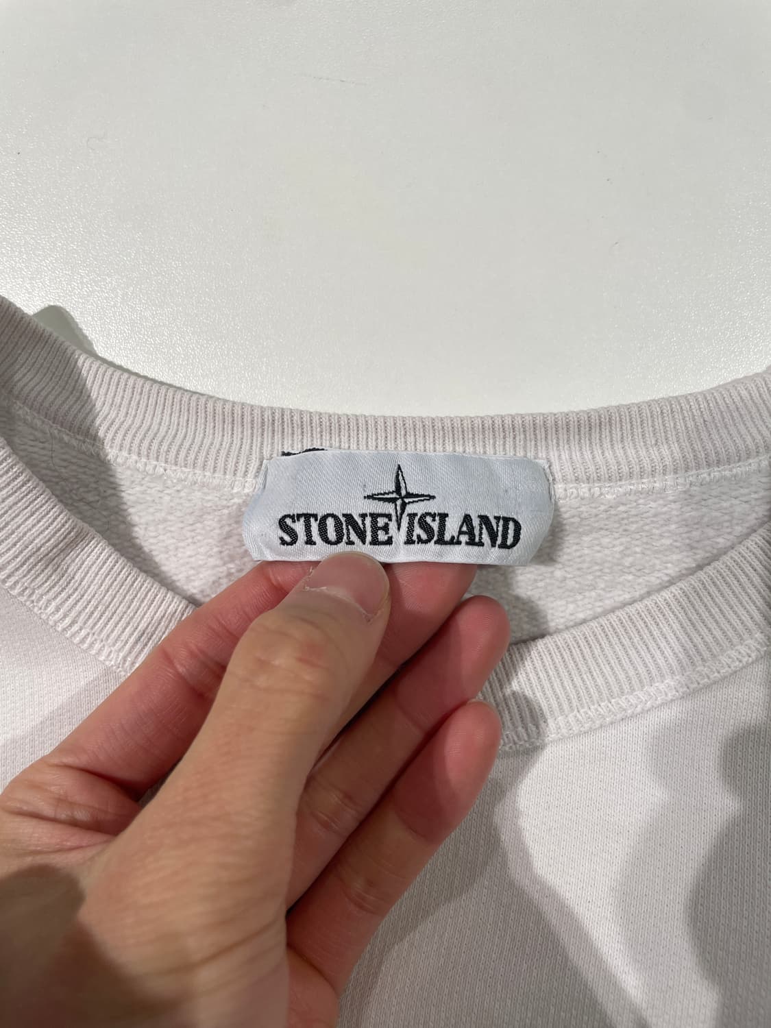 스톤 아일랜드 화이트 와펜 베이직 스웻 셔츠 상품이미지7