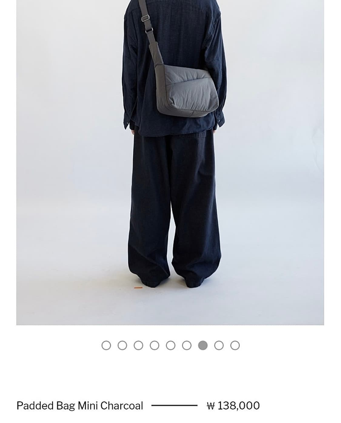 해칭룸 패디드 백 미니 차콜 상품이미지1