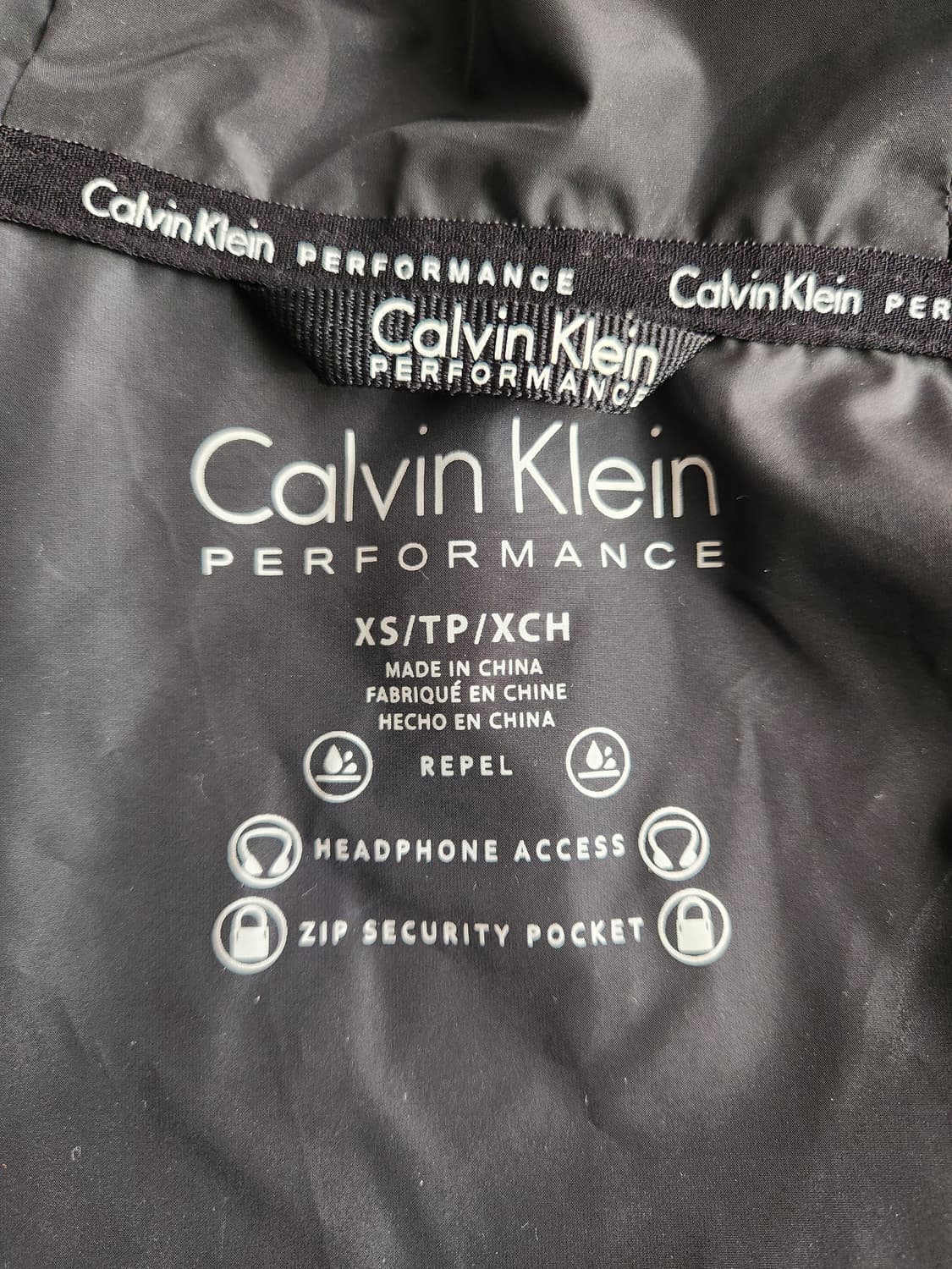 새상품급)캘빈클라인 퍼포먼스 기능성 바람막이 자켓 사이즈s

새상품급으로 상품이미지2