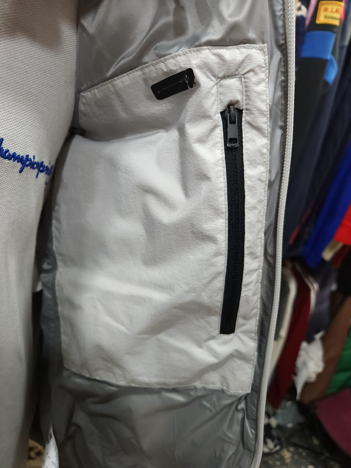 유니클로 심리스 오리털 후드 패딩

 상품이미지6