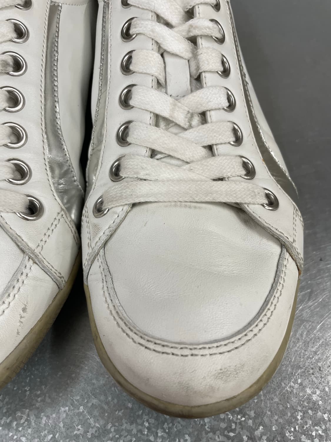 프라다 레더 스니커즈 화이트 7 상품이미지8