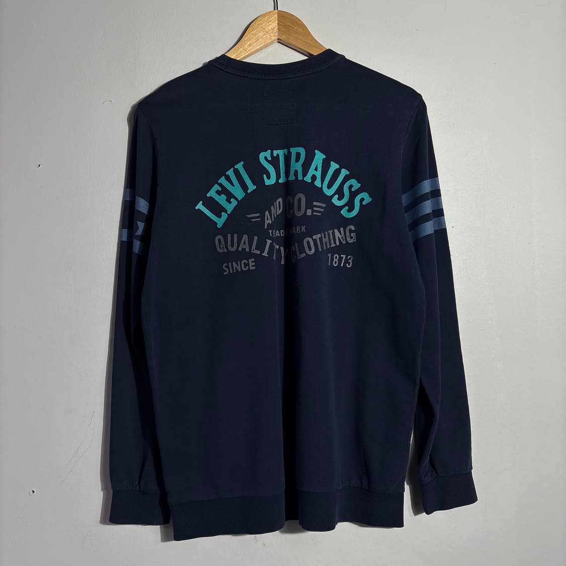 리바이스 포켓 디테일 네이비 맨투맨 (무료배송) 상품이미지4