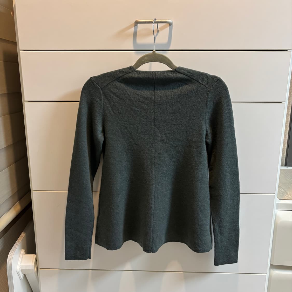 르메르 x 유니클로 다크그린 브이닉 울 니트 상품이미지5