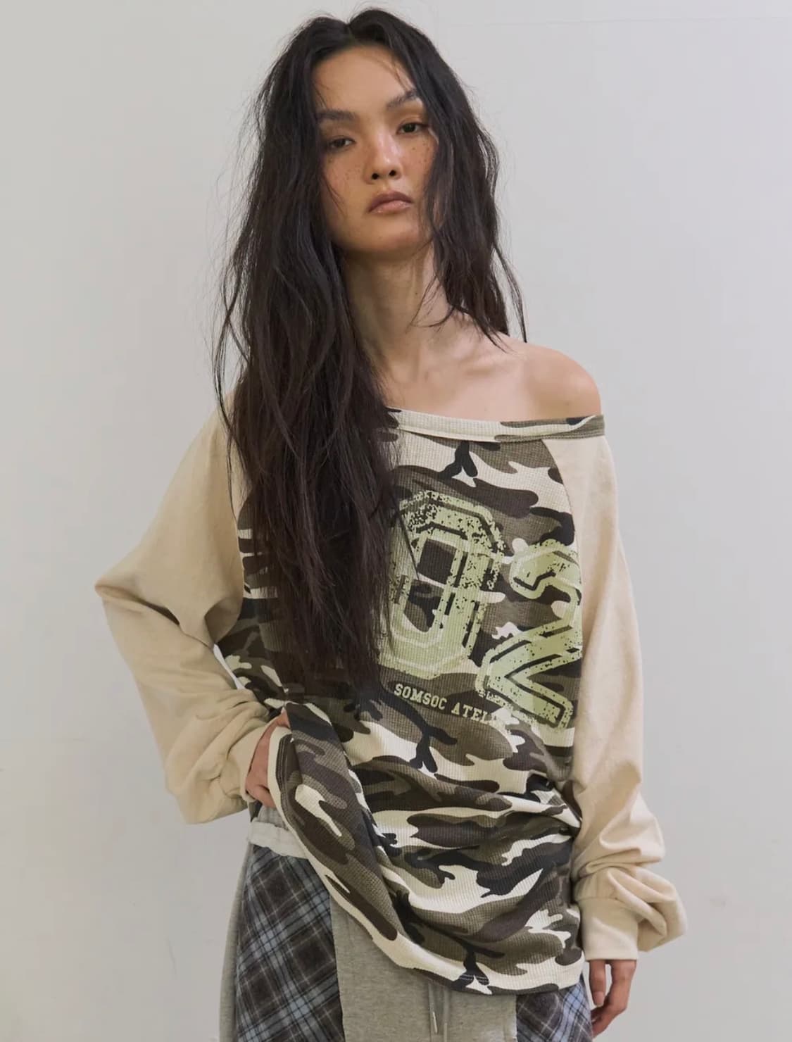 솜속 TELIE CAMO RAGLAN TOP_IVORY 상품이미지1