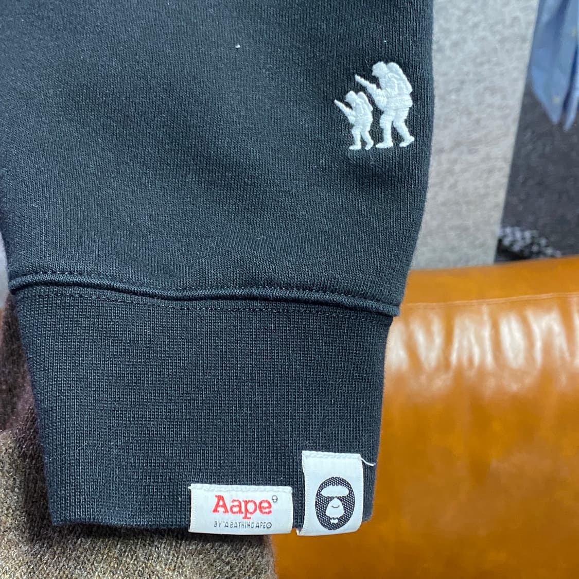 에이프 빅로고 블랙 스웻셔츠 B3567 상품이미지3