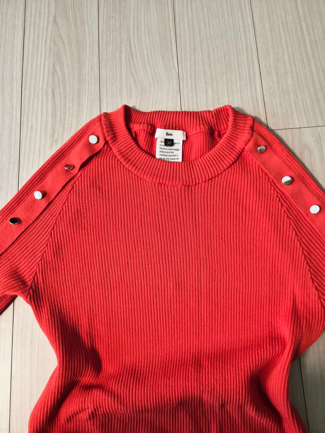 Sov. 견장 버튼 골지 니트 (코랄 레드/상태 최상) 상품이미지3