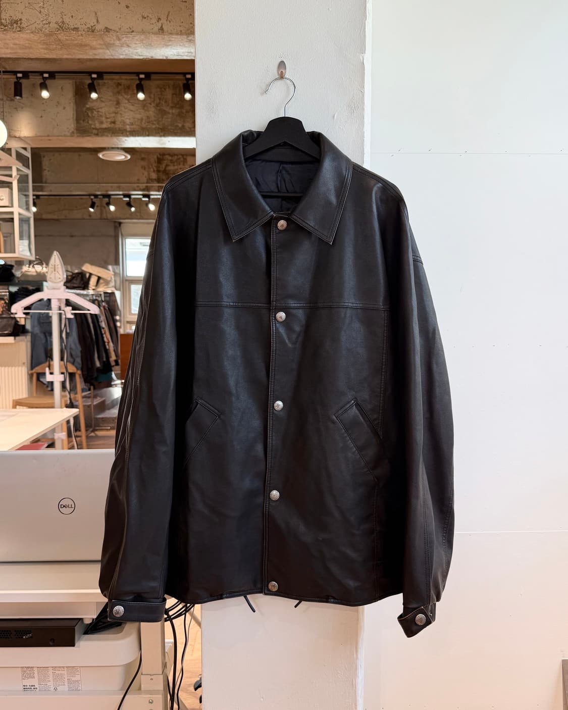 솔리드 옴므 24fw 블랙 레더 자켓  상품이미지2