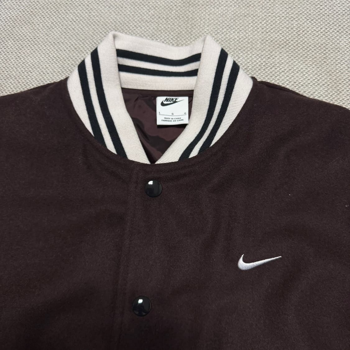 나이키 NSW 어센틱 바시티 자켓 브라운 바살트 - 아시아 상품이미지2