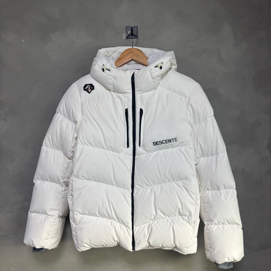 데상트 덕다운 패딩 화이트 상품이미지1