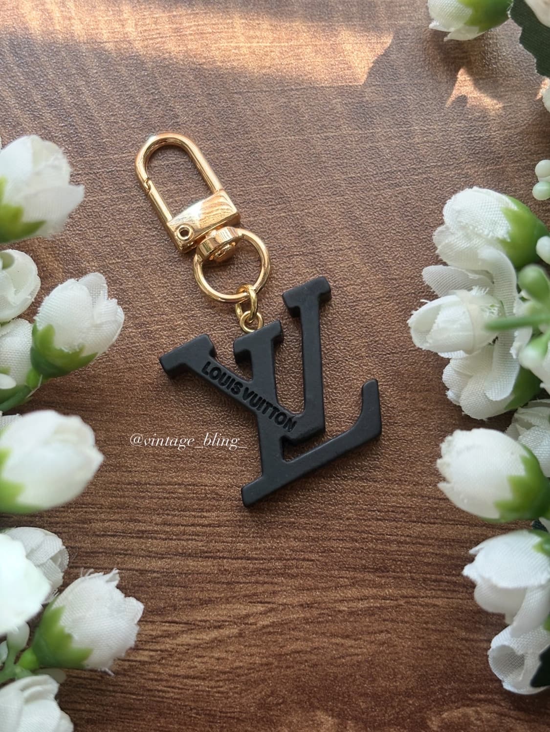 루이비통 블랙 로고 백참 키링 키체인 상품이미지2