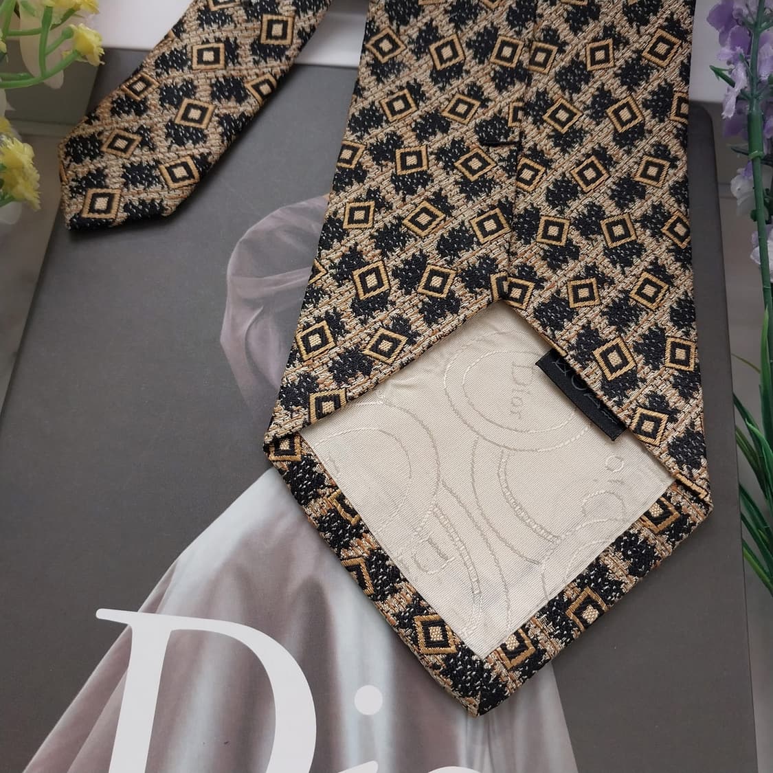 디올 실크 골드&블랙 패턴 넥타이 10.1cm A+등급 K1321
 상품이미지7