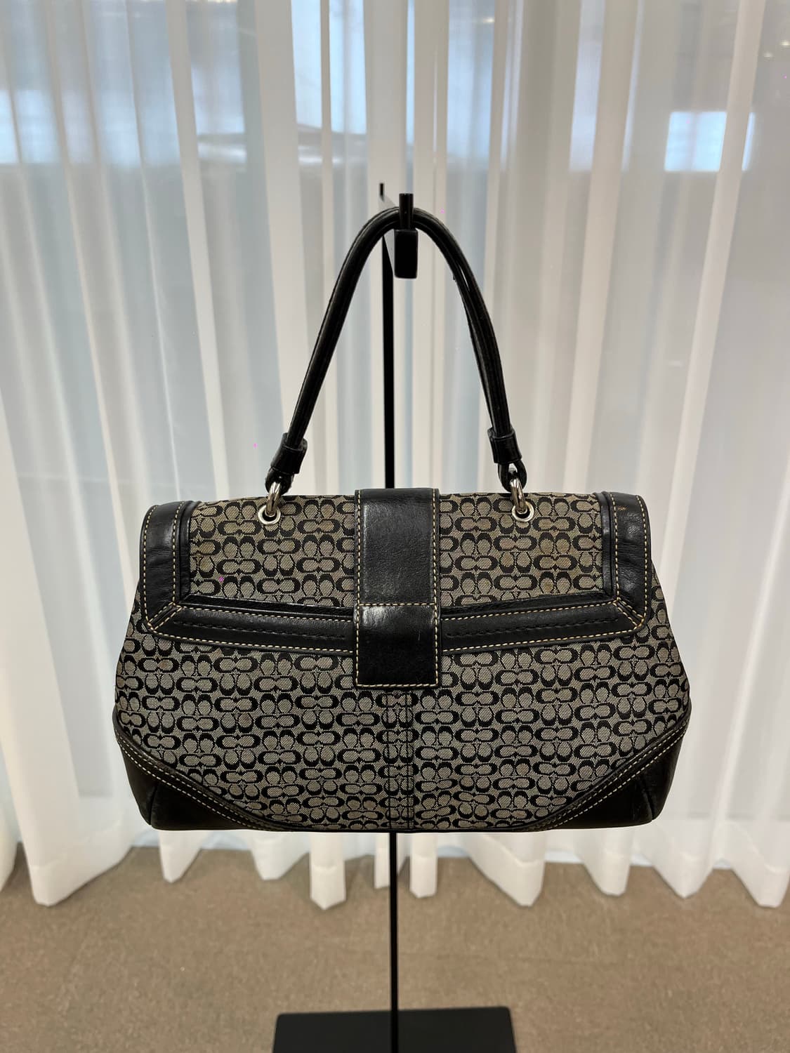 Coach Black Basic Shoulder Bag 상품이미지3