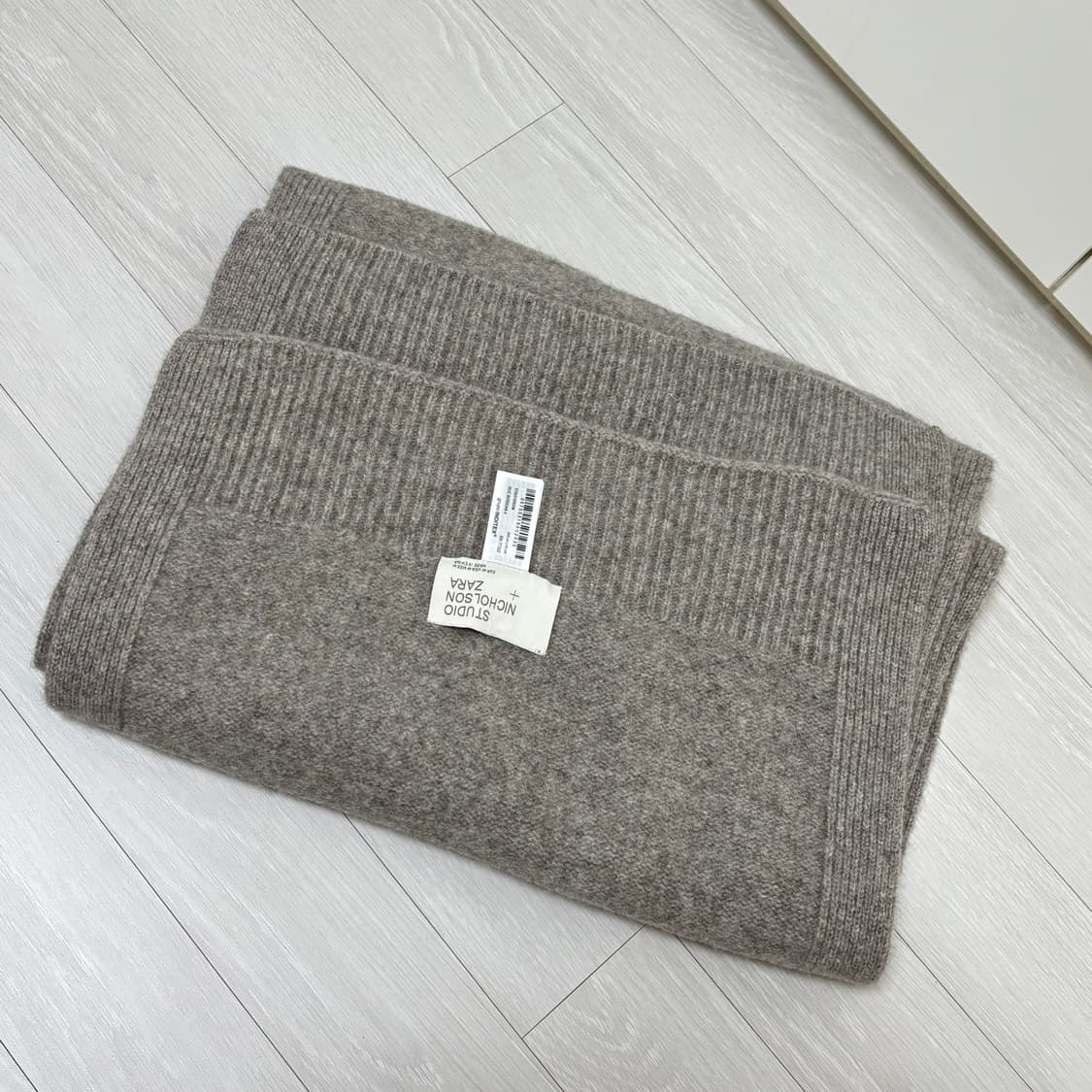 자라 스튜디오니콜슨 목도리 상품이미지3