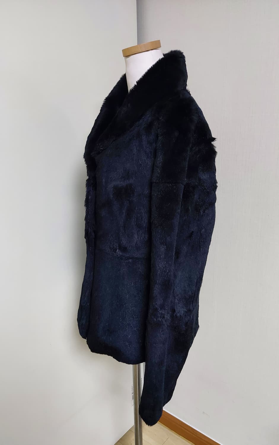 JOINUS 블랙 토끼털 자켓(77사이즈)

 상품이미지2