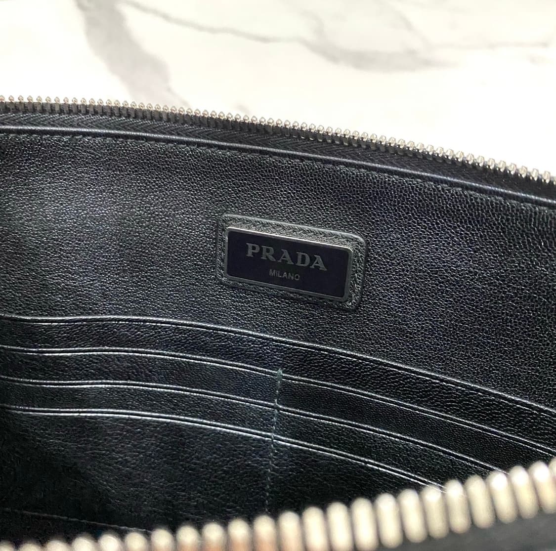 거의새것 프라다 사피아노 레더 삼각로고 클러치백 남성 가방 2NG001 상품이미지5