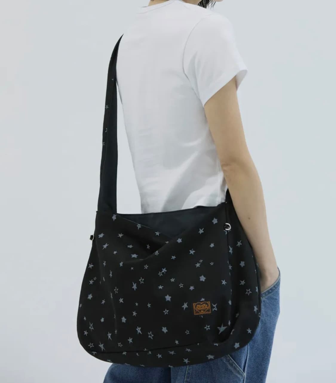 밈더워드로브 스타 프린팅 리버시블 백_ 블랙 & 차콜
 상품이미지1