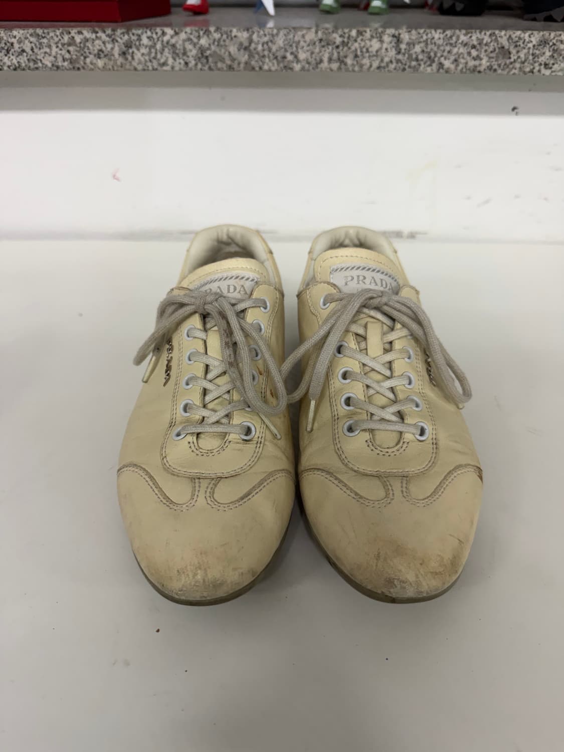 정품) 프라다 여성 아이보리 스니커즈 36 상품이미지1