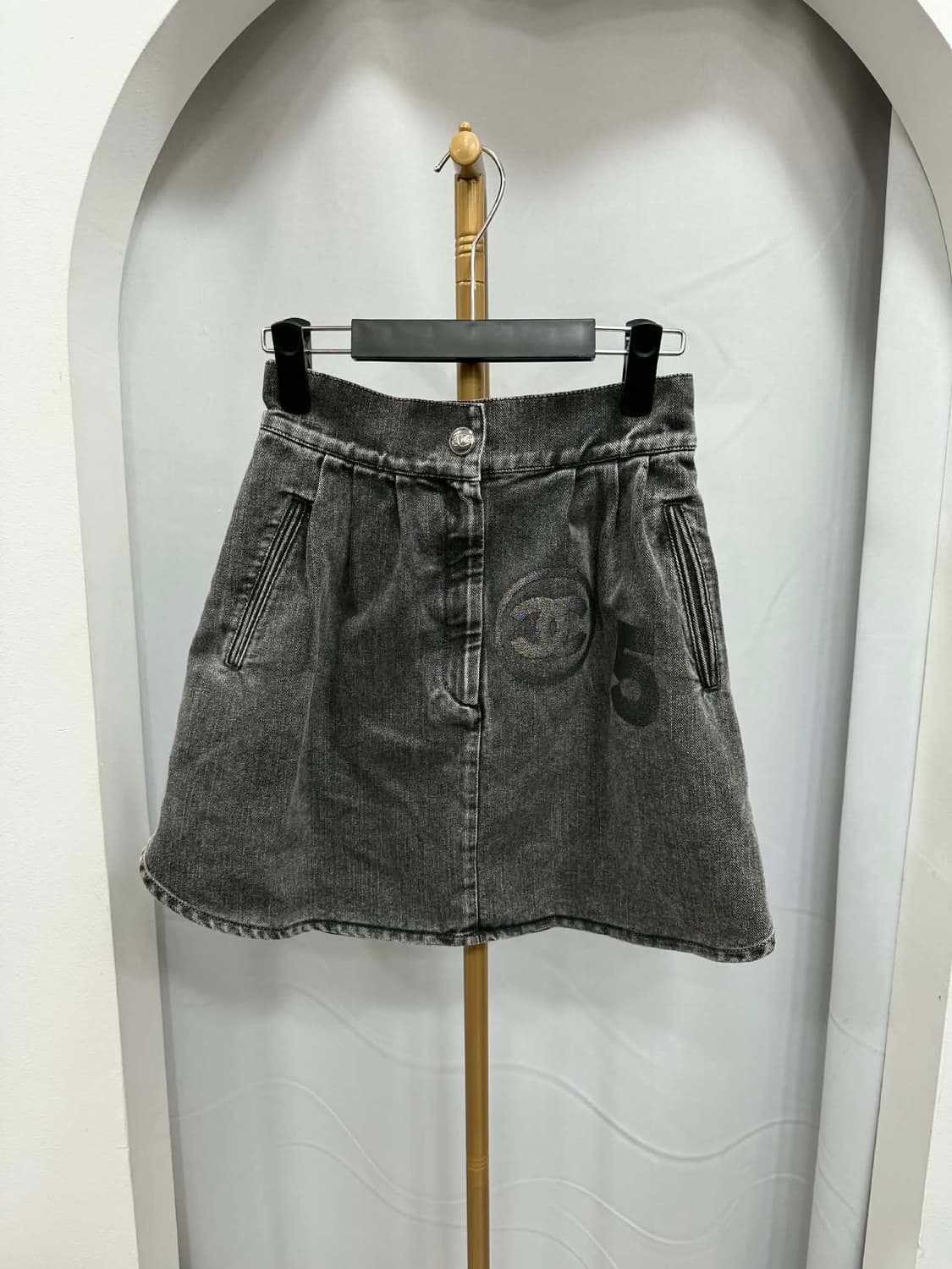 백화점판 샤넬 넘버5 미디 데님스커트 36사이즈  상품이미지1