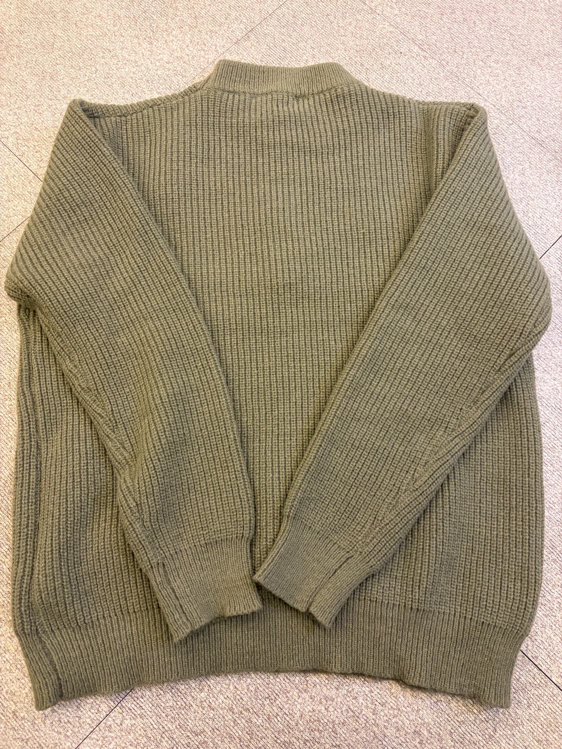 셀린느 카키 짭니트 상품이미지3