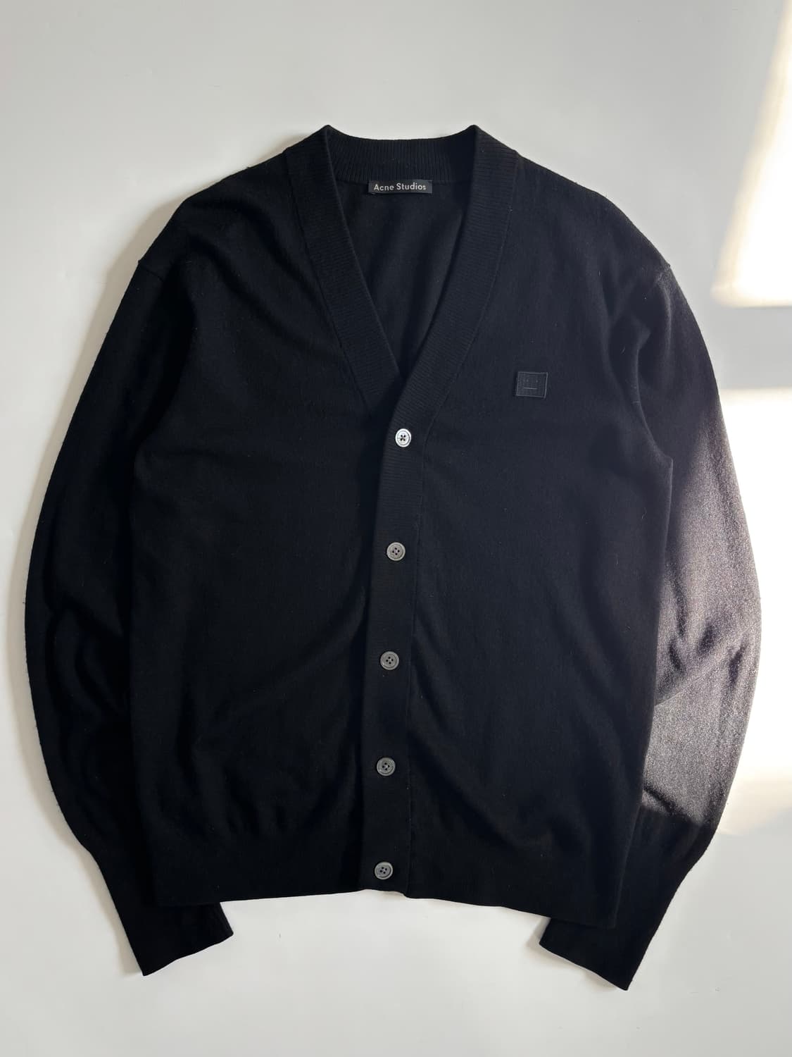 Acne Studios 아크네스튜디오 블랙 브이넥 가디건 상품이미지2