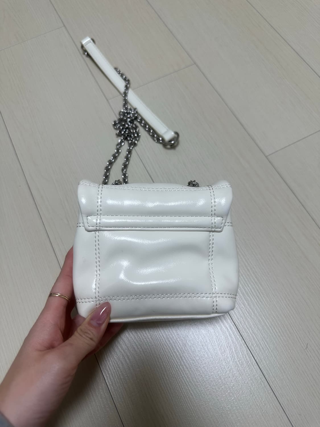 마뗑킴 화이트 크로스백 상품이미지2