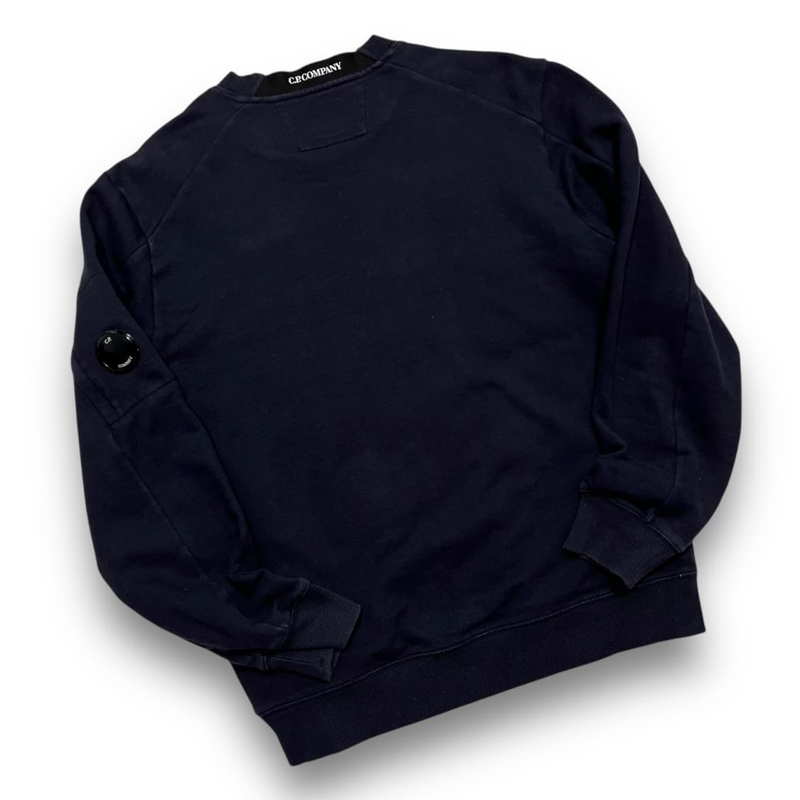 C.P 컴퍼니 렌즈 와펜 아이코닉 네이비 맨투맨 상품이미지5