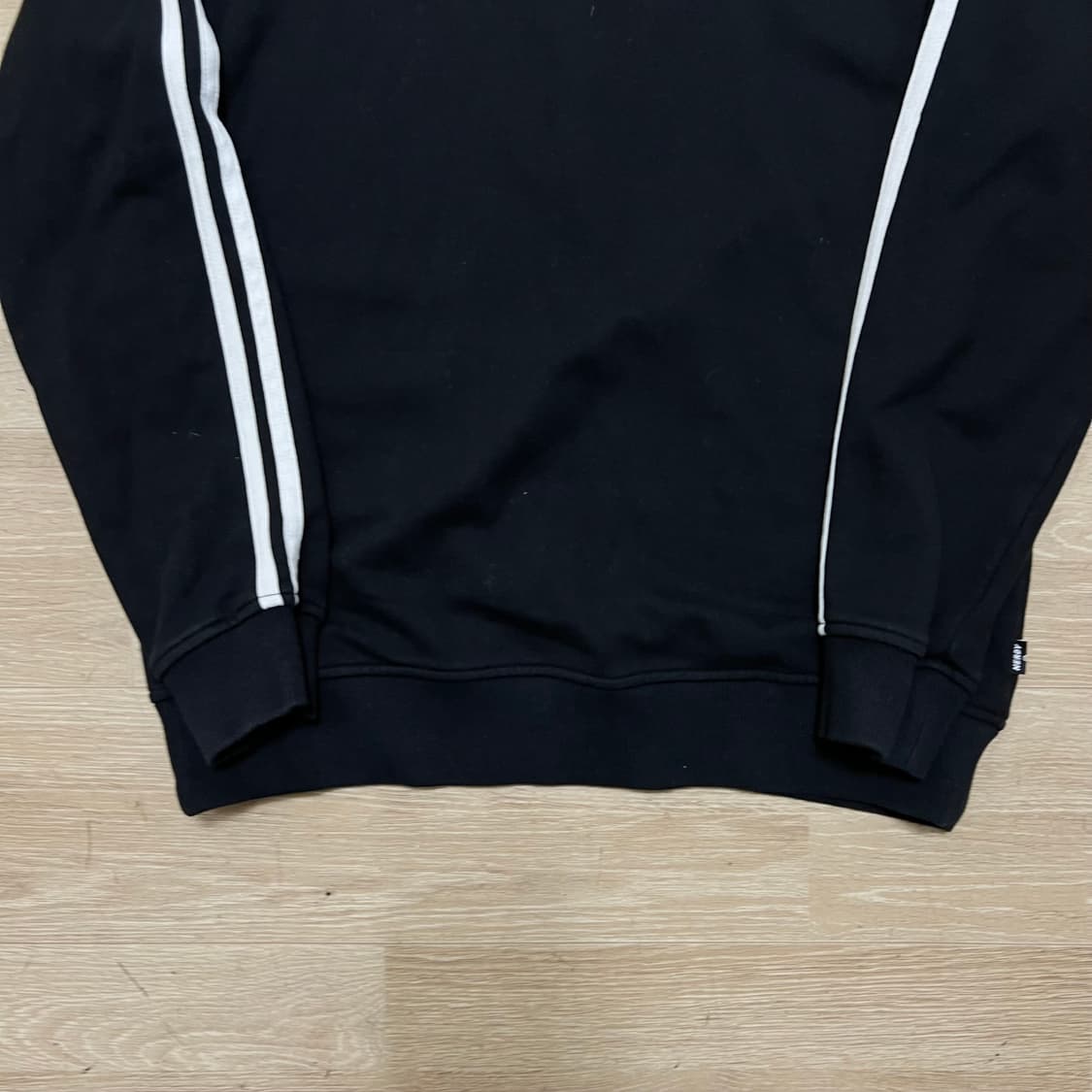 널디 사이드라인 배색 맨투맨 크루넥 티셔츠 [블랙] M/95 상품이미지3