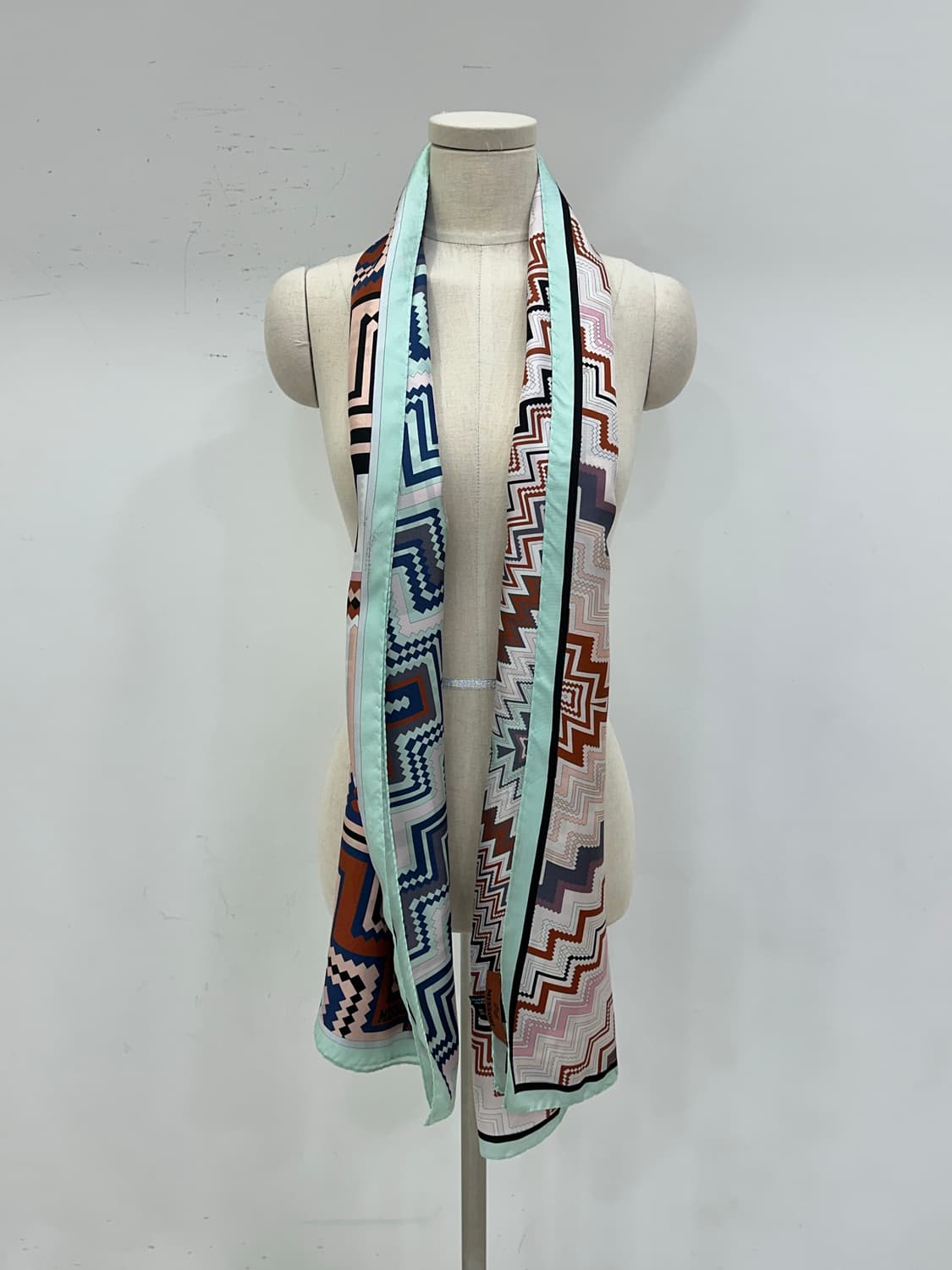 미소니 실크 머플러 상품이미지6