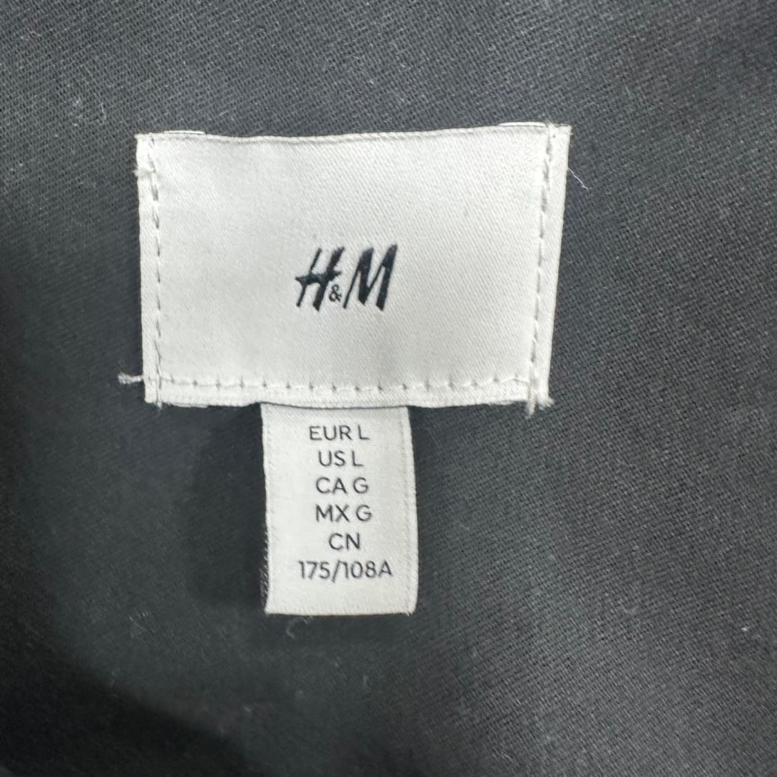 ✨ (바배) H&M 블랙 화이트 스티치 더블포켓 워크 셔츠 난방 상품이미지3