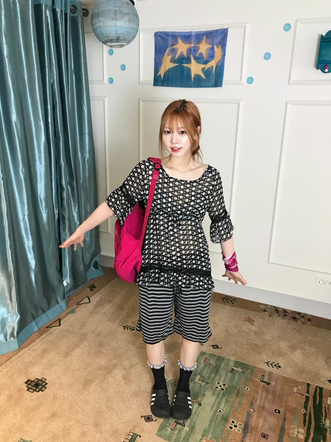 도트 상의와 하프 팬츠로 키치하면서 괴짜 스러운 코디셋🖤🩷 상품이미지6