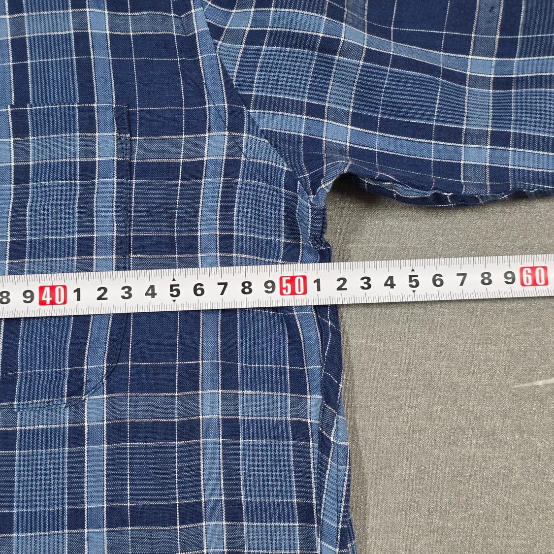 새상품) M 유니클로 프리미엄 린넨 체크 셔츠 네이비 블루 상품이미지6