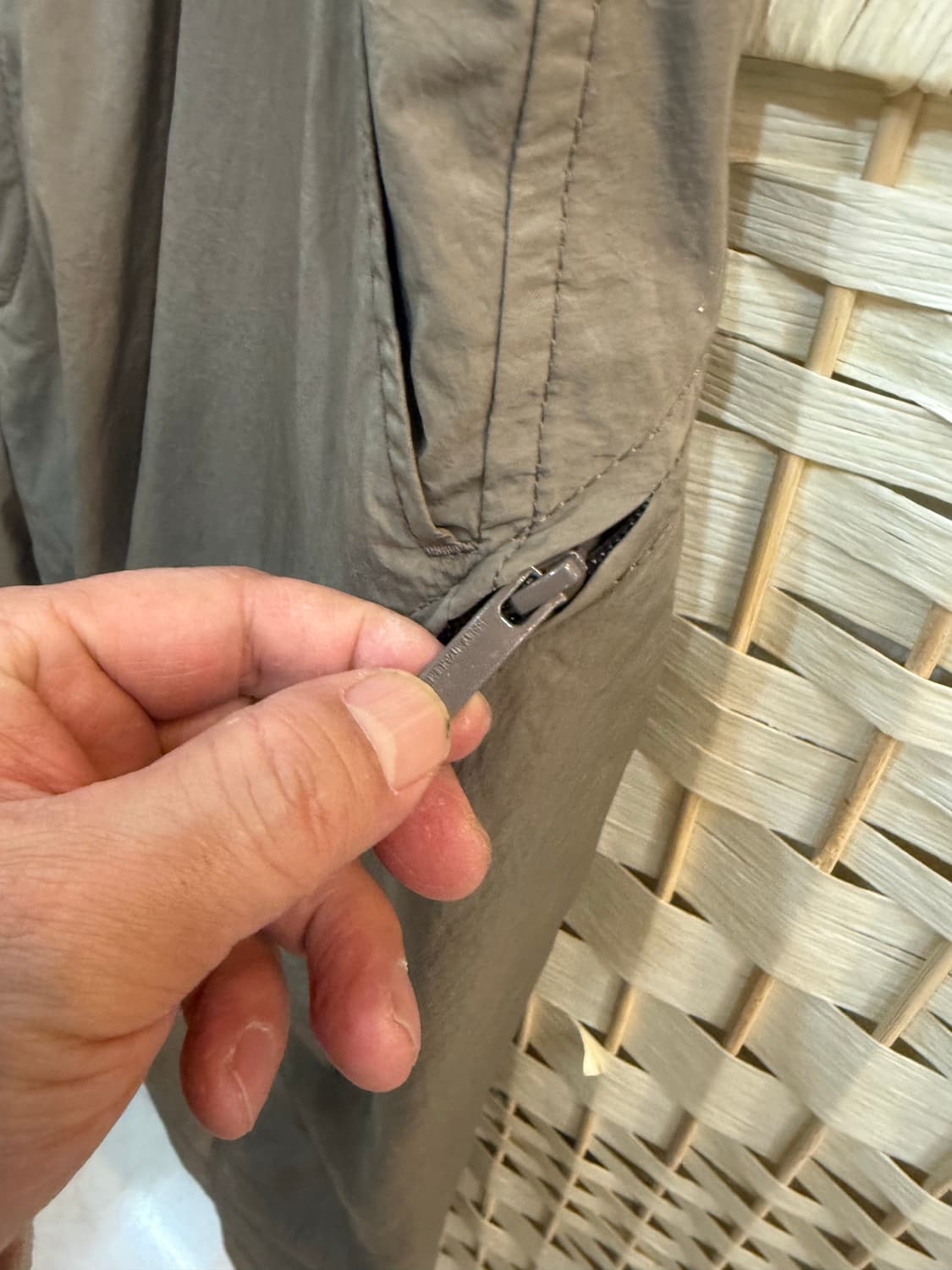 1/32 정품 이세이미야케 나일론 바지 팝니다 상품이미지2