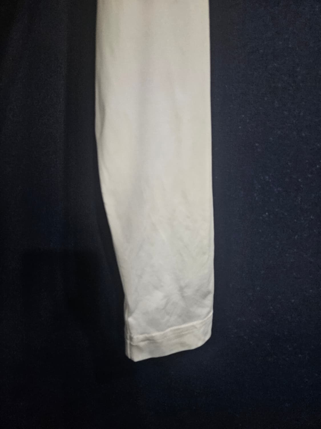 데상트 문양 화이트 남성 슬림핏 100 골프 카라긴팔티  상품이미지5