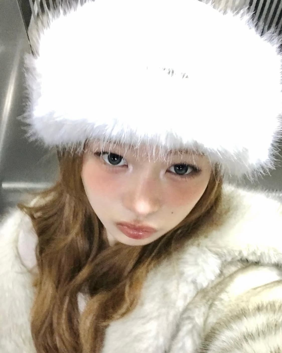 어티슈 퍼로우 버킷햇 화이트 상품이미지2