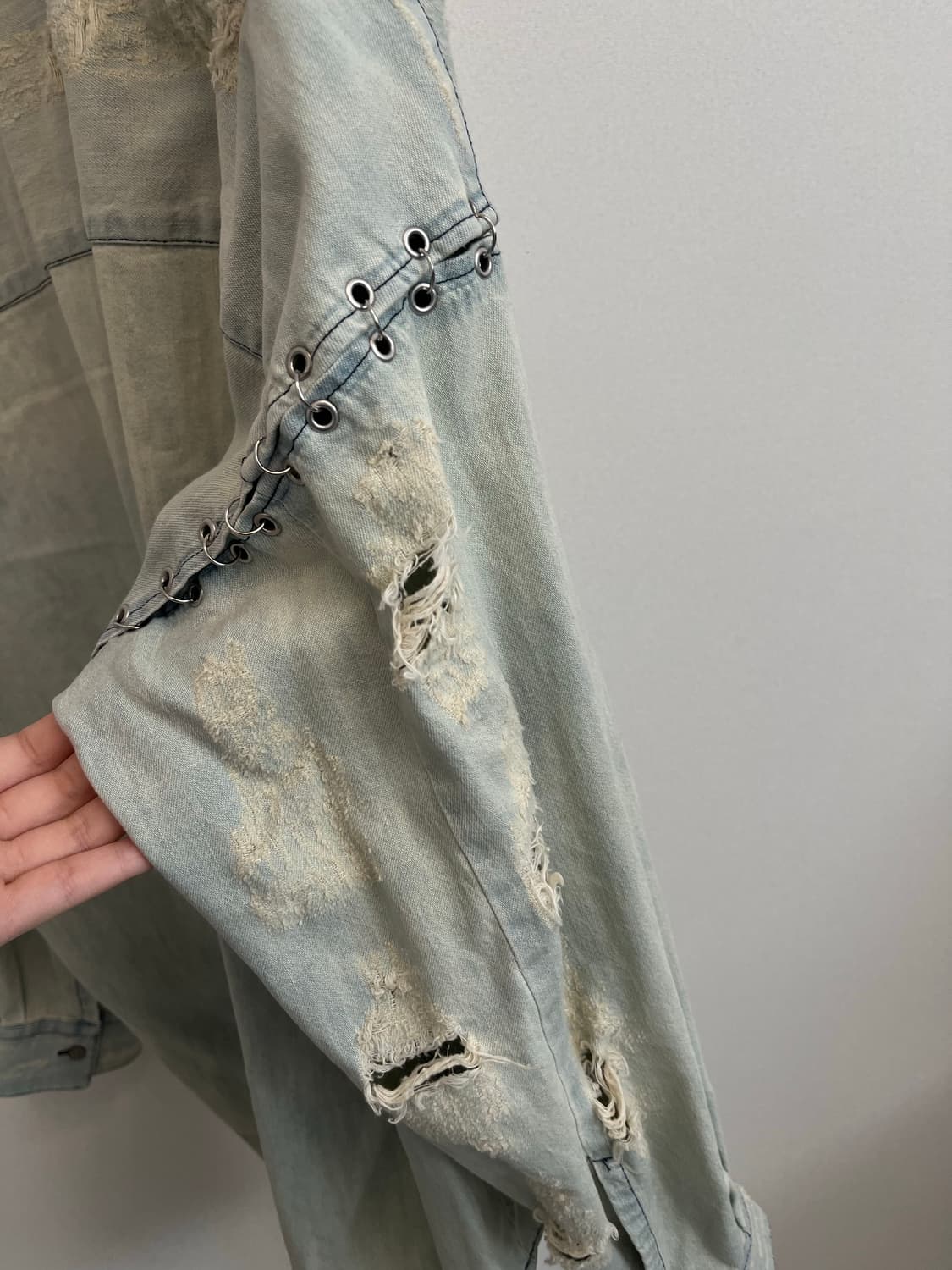이로 데님 디스트로이드 셔츠 상품이미지4