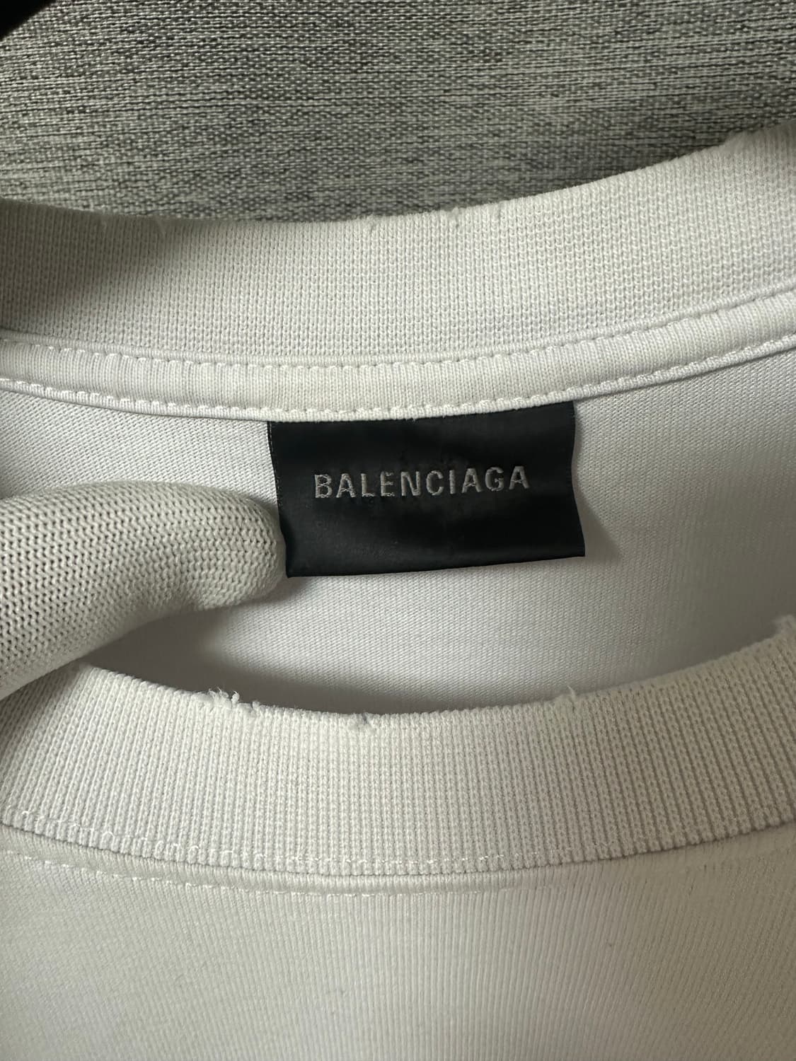 발렌시아가 리버스로고 데미지 반팔 화이트 (XS/105) 상품이미지5