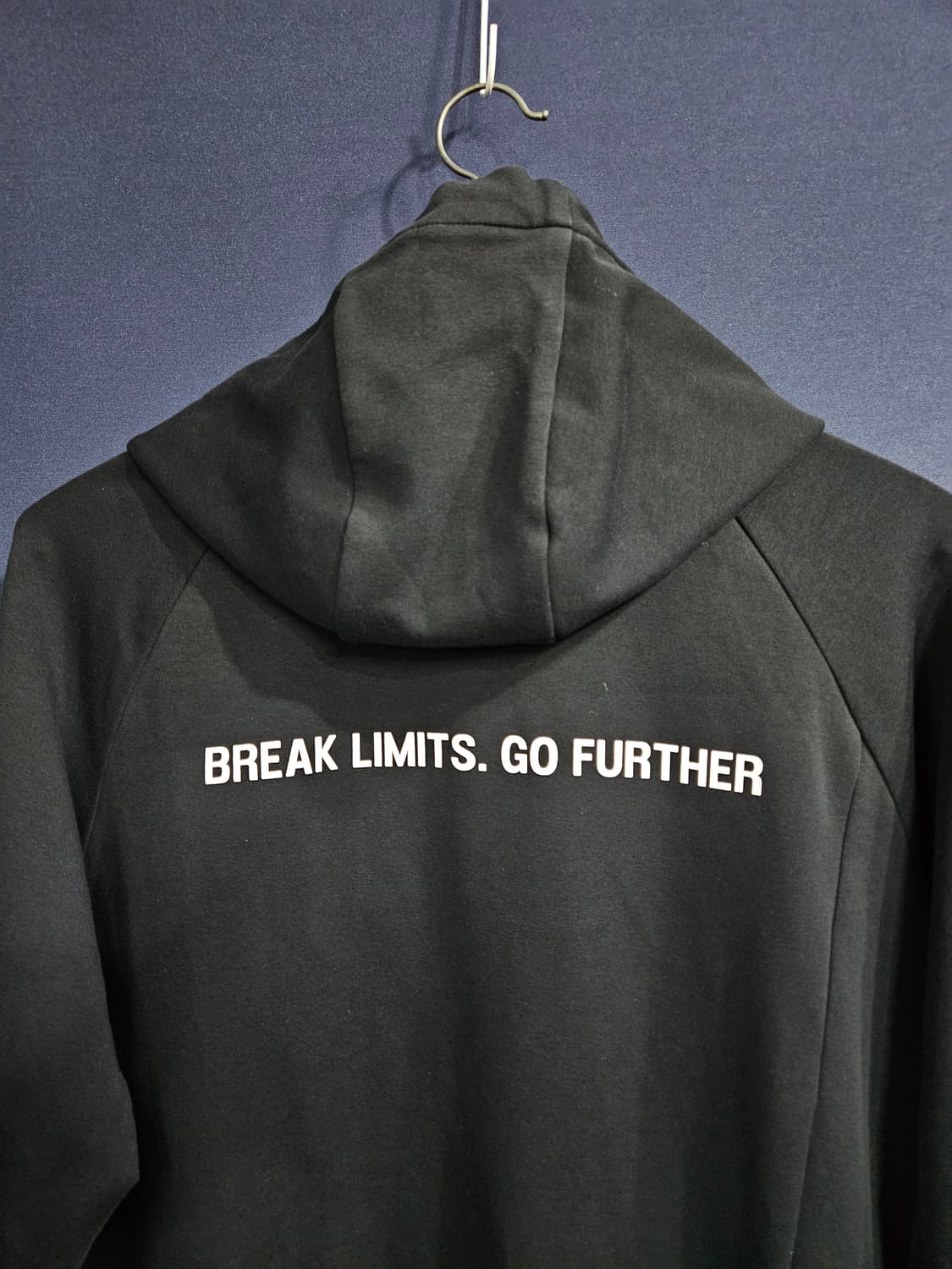 데상트 자수 블랙 남성 105~110 포켓 후드티  상품이미지7