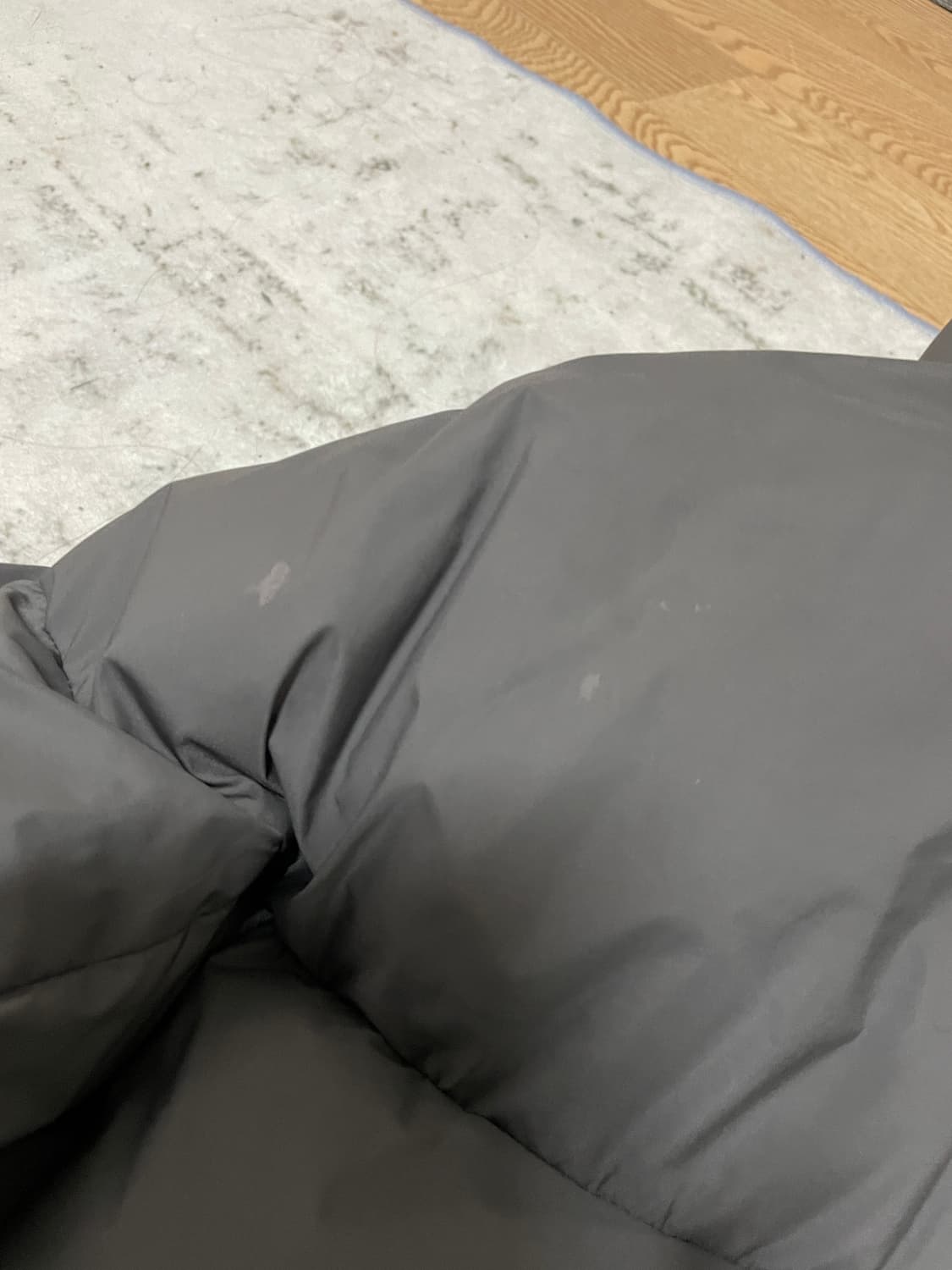 유니클로 파우더 소프트 패딩 차콜 L 상품이미지7