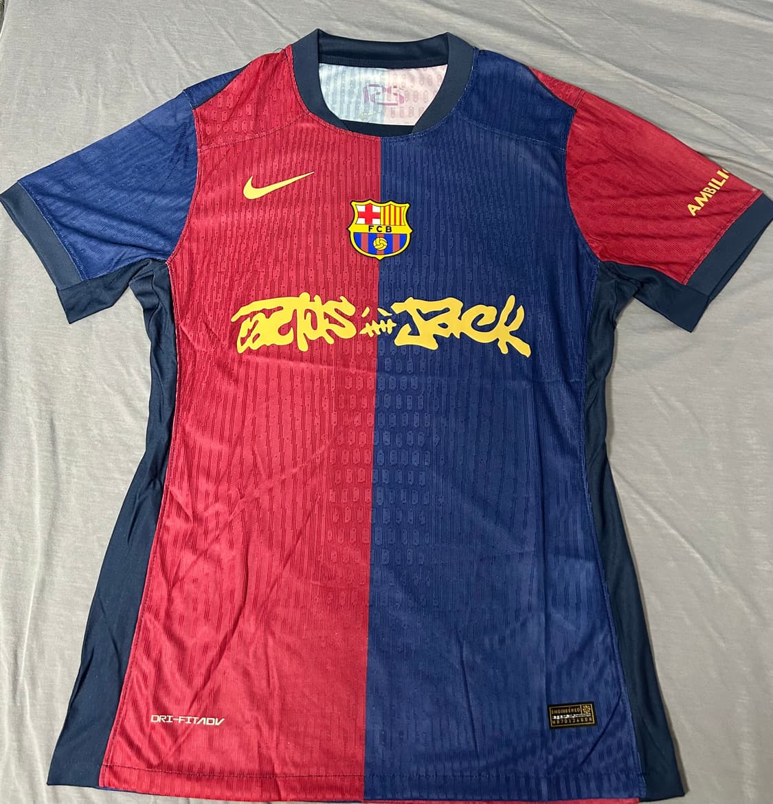 24/25 바르셀로나 홈 트래비스 스캇 콜라보 어센틱 유니폼  상품이미지1
