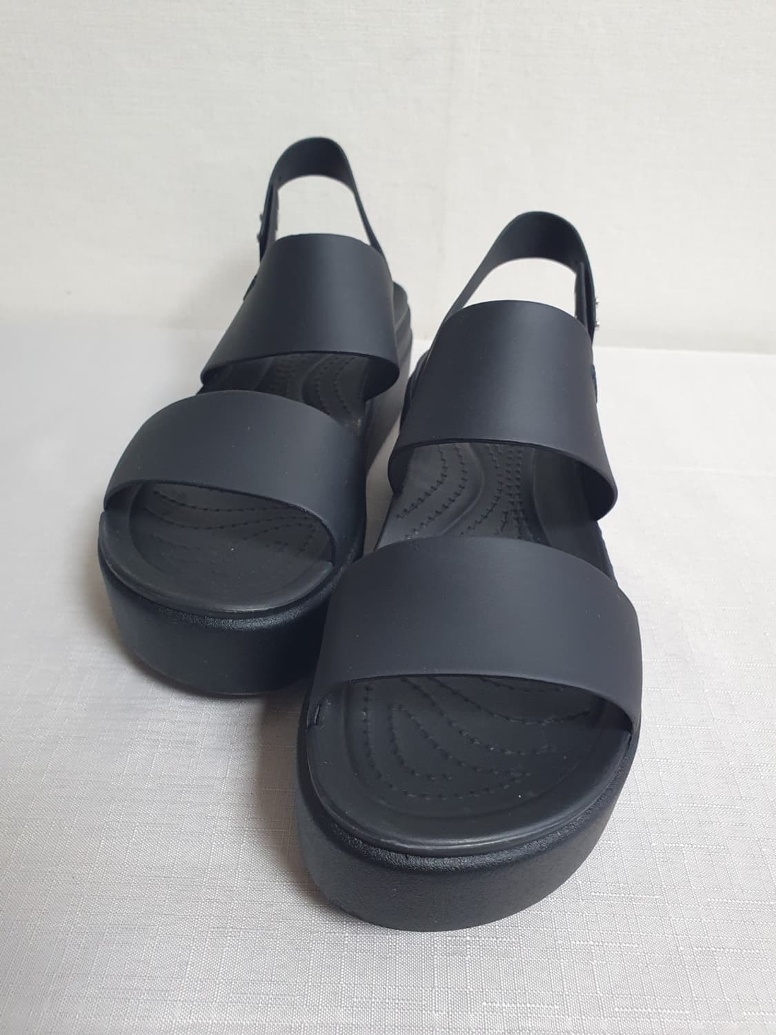 250mm 크록스 브루클린 로우 웨지 샌들 블랙 상품이미지6
