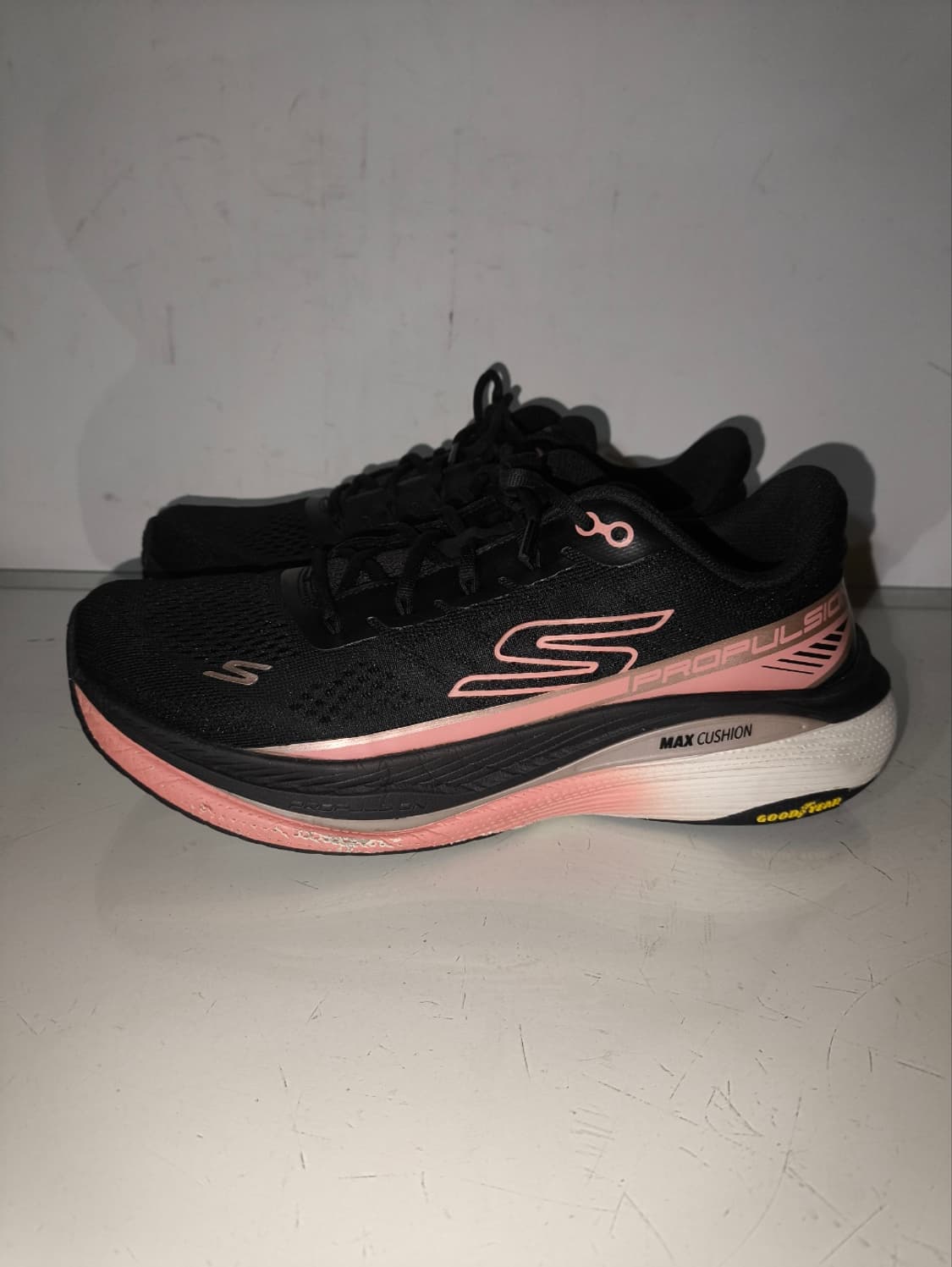 260mm 스케쳐스 맥스쿠셔닝 프로펄션 러닝화 상품이미지1