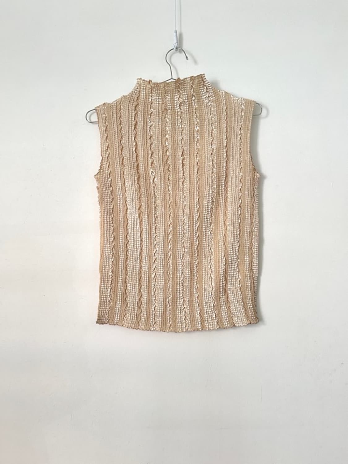 Wave lined pleats sleeveless / butter 상품이미지5