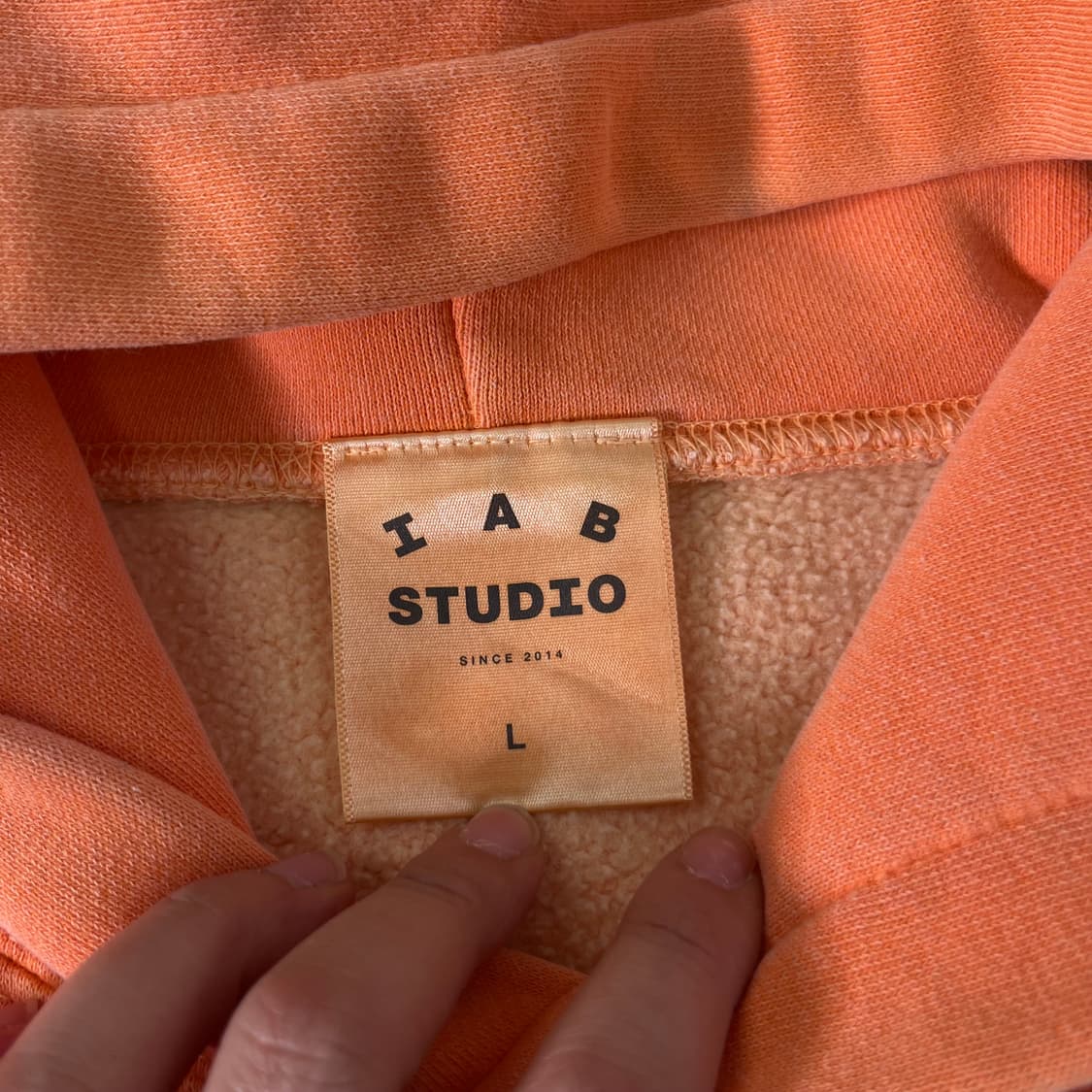 100 아이앱 스튜디오 피그먼트 살몬 후드티 상품이미지4